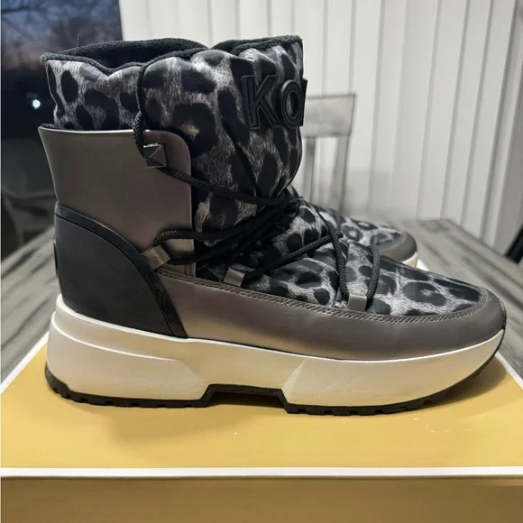 Michael Kors Cassia Black and Gray Cheetah Print Ankle Booties Size 9.5 - Picture 13 of 16